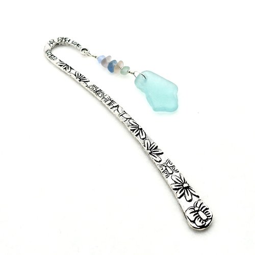 beach themed reading accessory